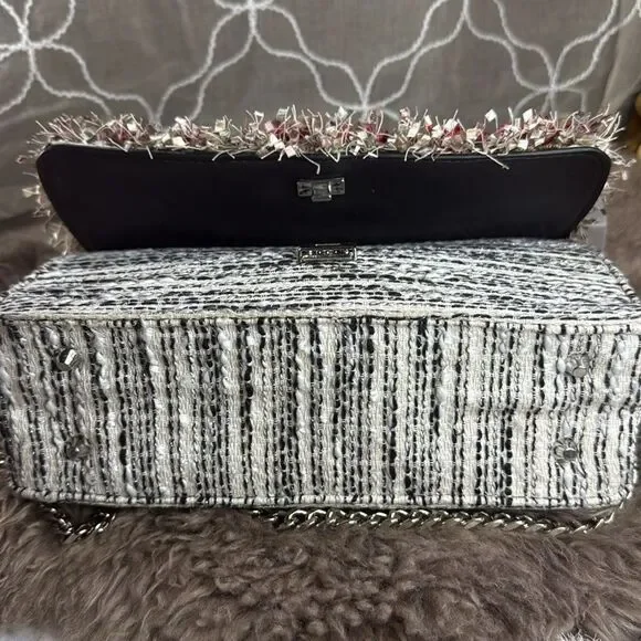 Zara, Multicoloured woven crossbody bag. Pearl and frayed detail on the flap. - Picture 6 of 14